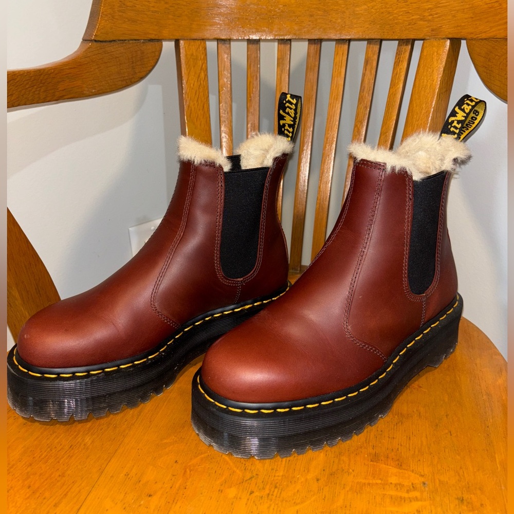 dr. martens “2976 faux fur lined platform boots” in brown - abruzzo wp
